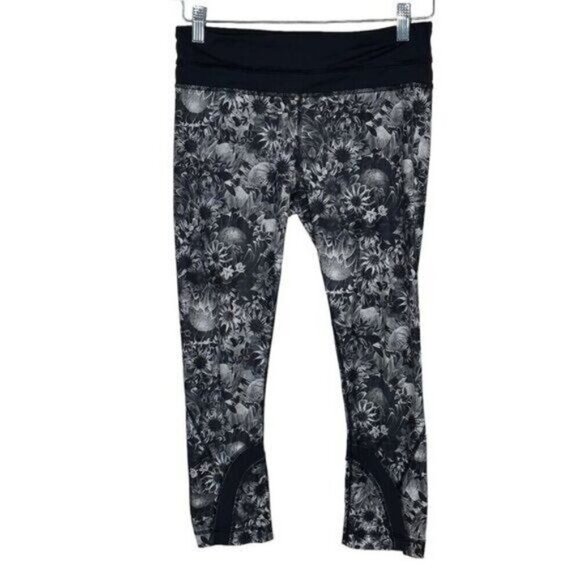 Lululemon Run: Inspire Crop II *All Luxtreme Flowabunga Black Angel Wing / Black - Picture 3 of 12